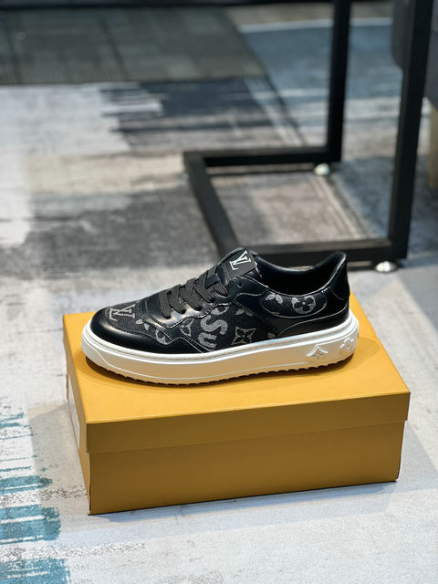 men LV shoes-153